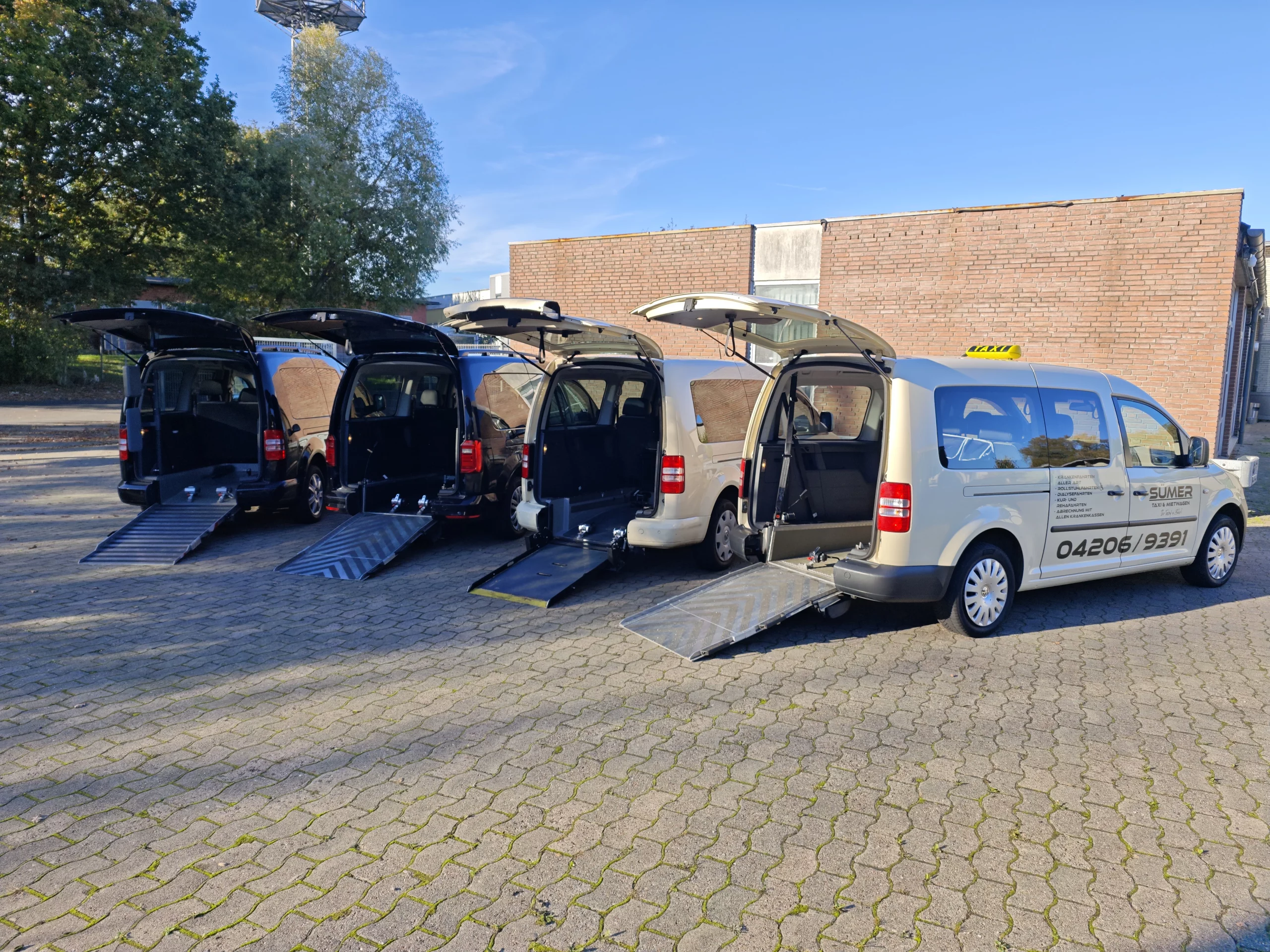 Taxi aus Stuhr für BRemen Moordeich Weyhe und Brinkum Taxiunternehmen Bild mit Fahrzeugen